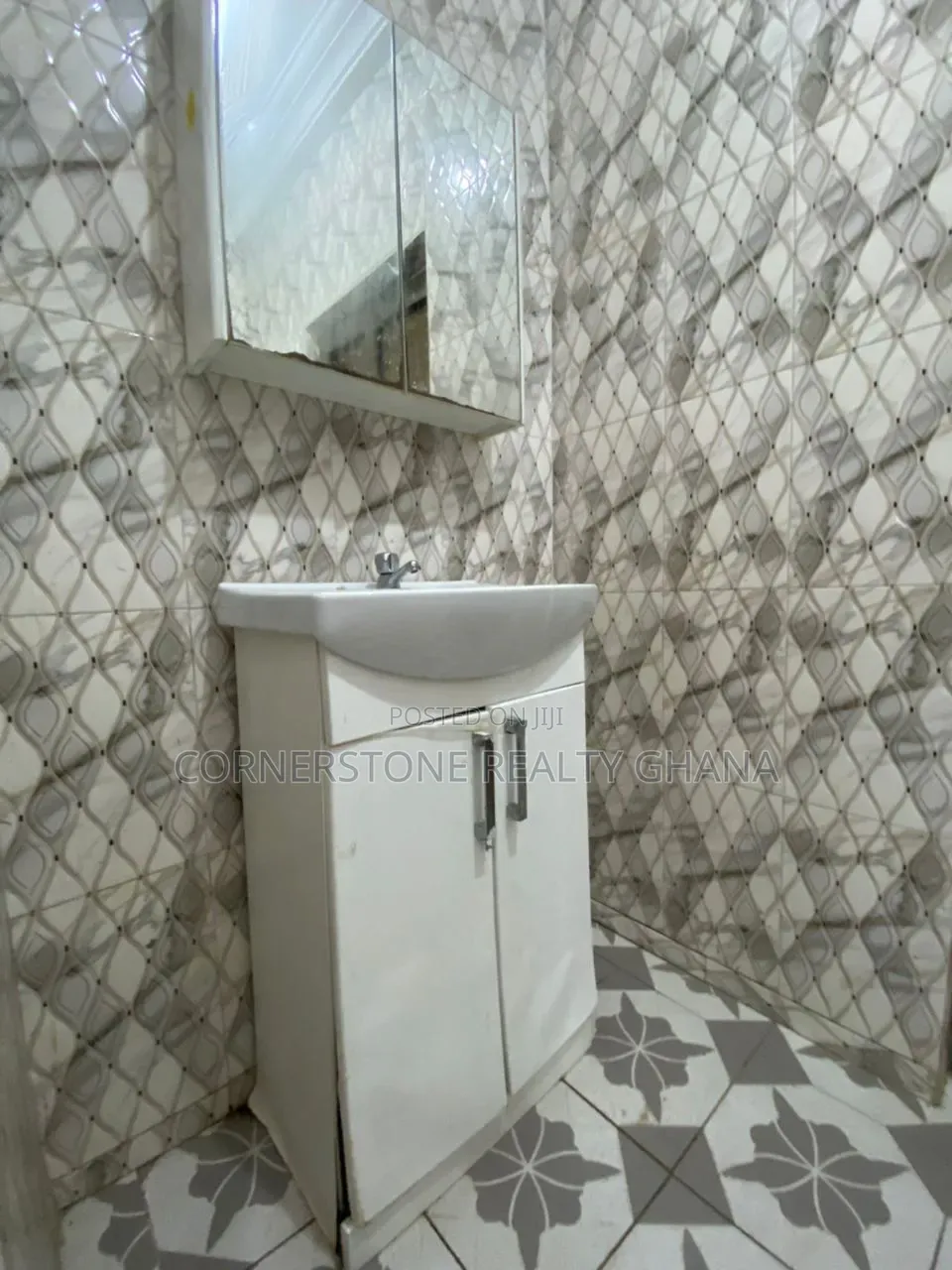 3bdrm House in Lake Side Estate for rent