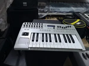 Novation Remote 25 Midi Keyboard