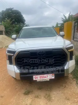 Toyota Tundra 2023 White