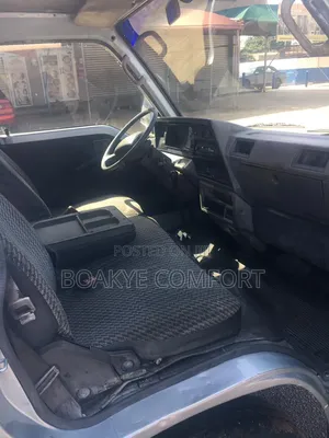 Nissan Caravan (Urvan) 2002 Silver
