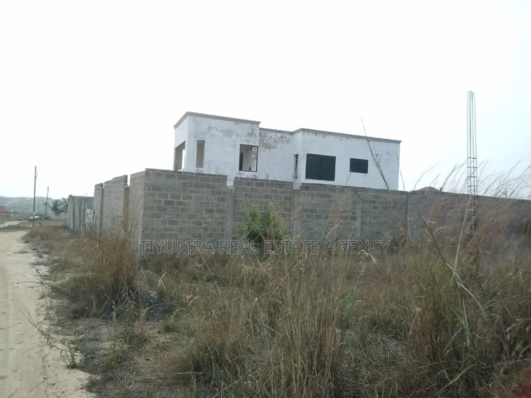 5bdrm House in Tiyumba Real Estate, Prampram for sale