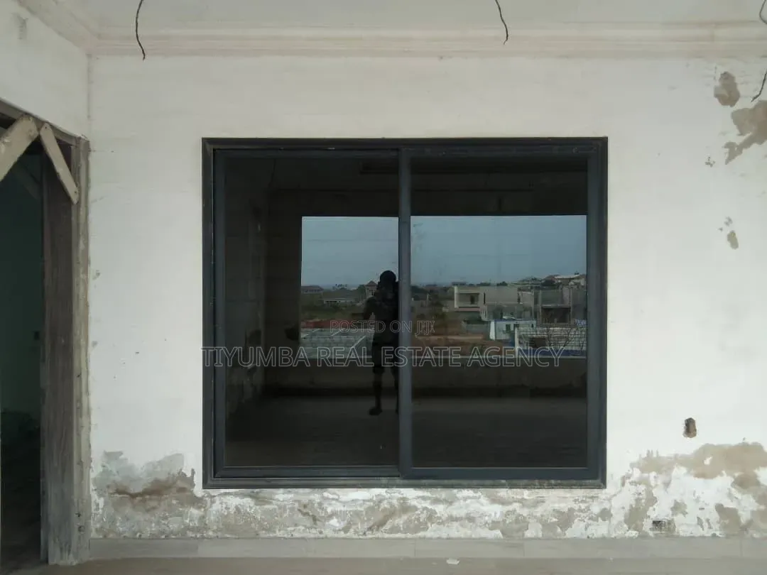 5bdrm House in Tiyumba Real Estate, Prampram for sale