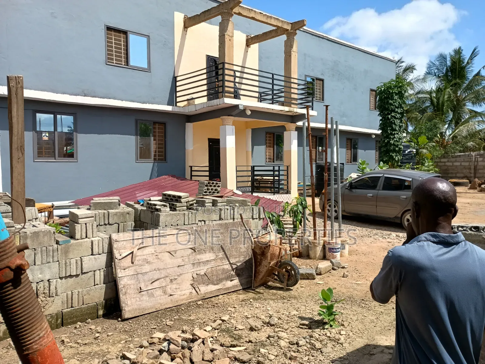 7 Stores+11 Rooms Roadside for Sale at Amasaman Sapeiman