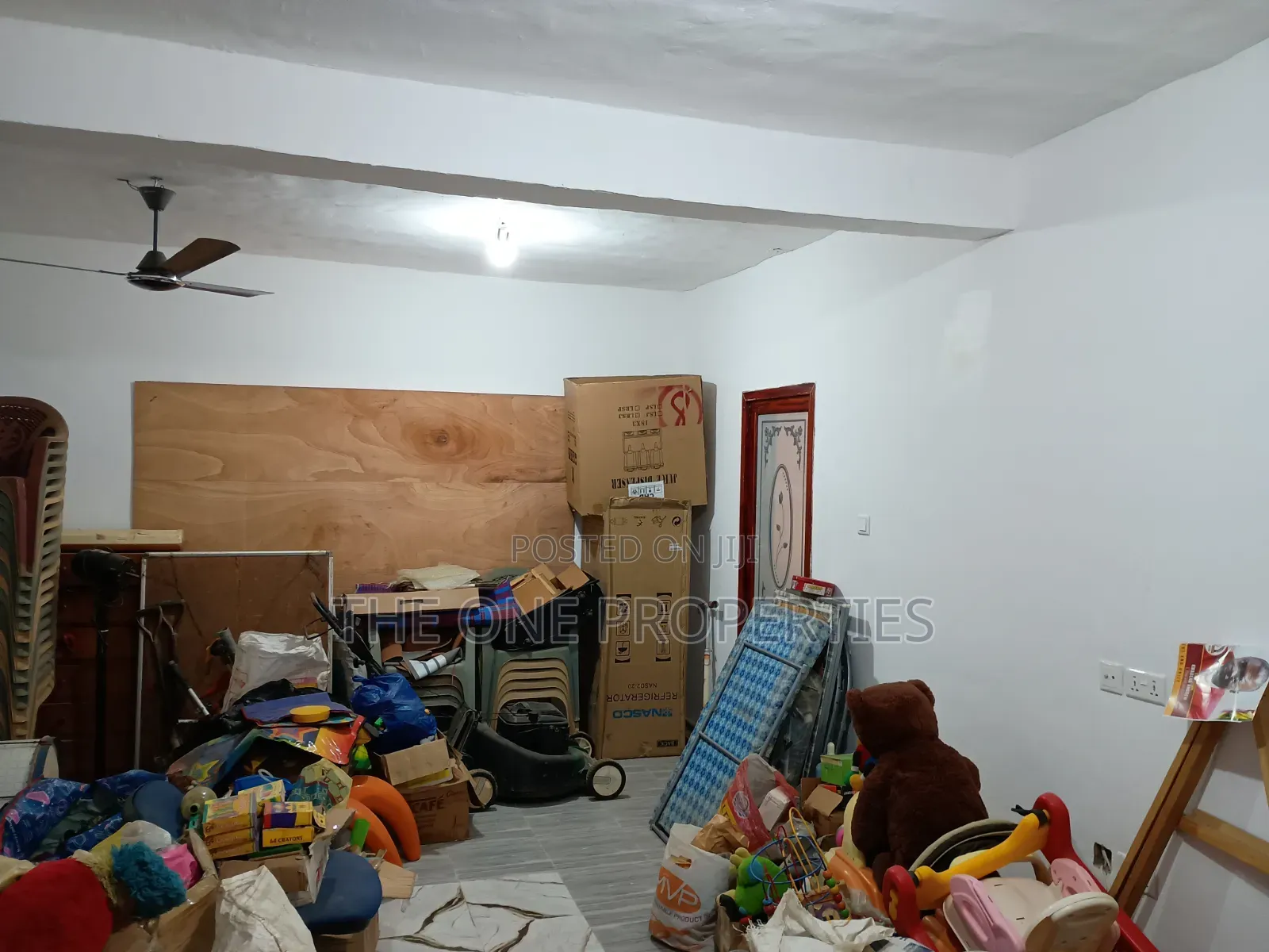 7 Stores+11 Rooms Roadside for Sale at Amasaman Sapeiman