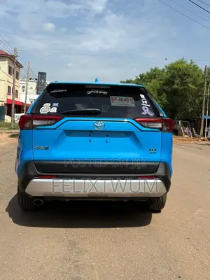 Toyota RAV4 XLE AWD 2019 Blue