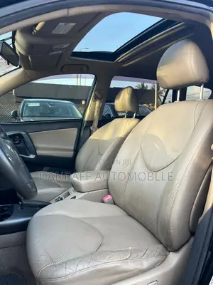 Toyota RAV4 2.5 2011 Black