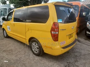 Hyundai Starex 2014 Yellow