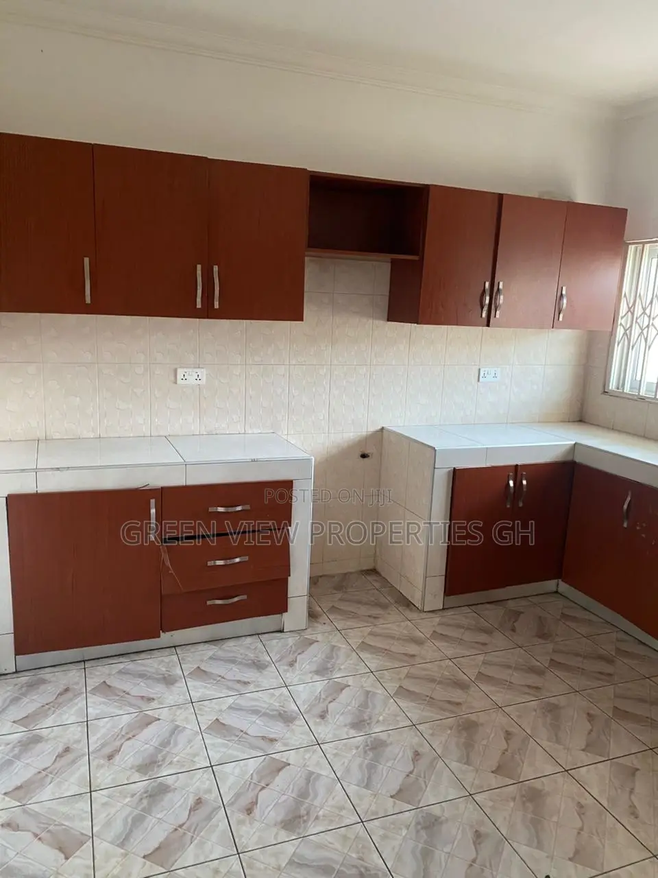 2bdrm Apartment in West Hills Mall Area for rent