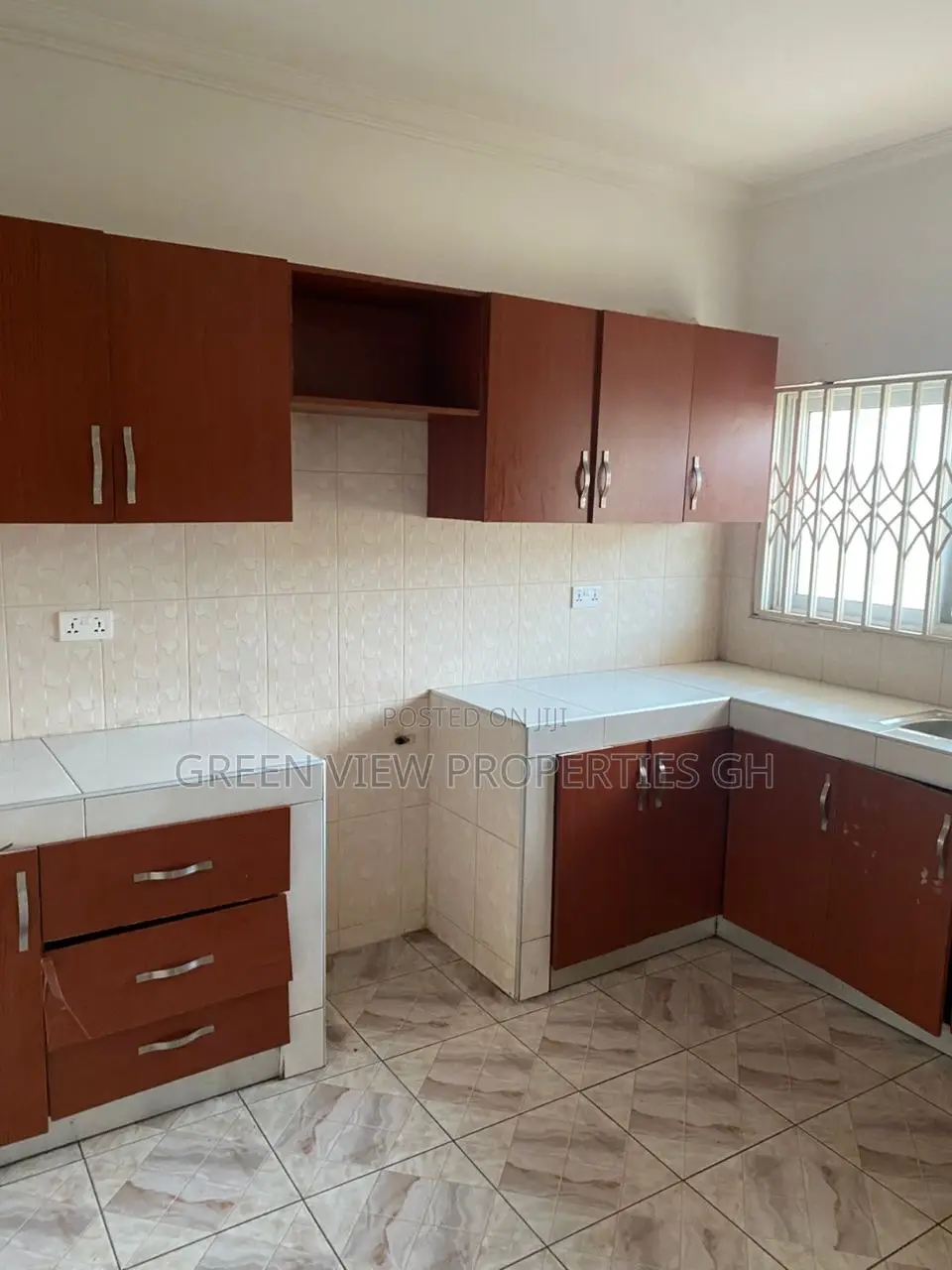 2bdrm Apartment in West Hills Mall Area for rent