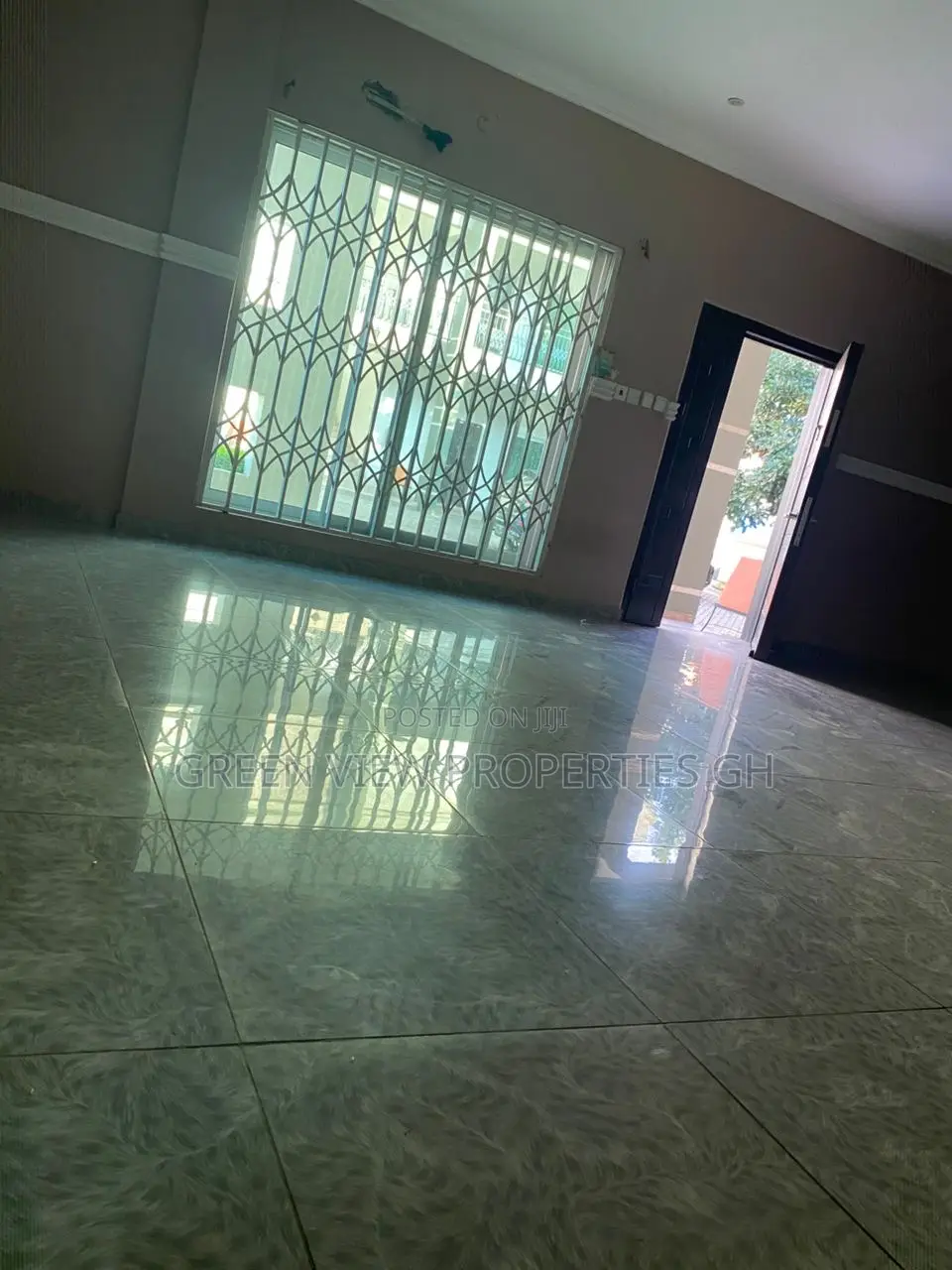 2bdrm Apartment in West Hills Mall Area for rent