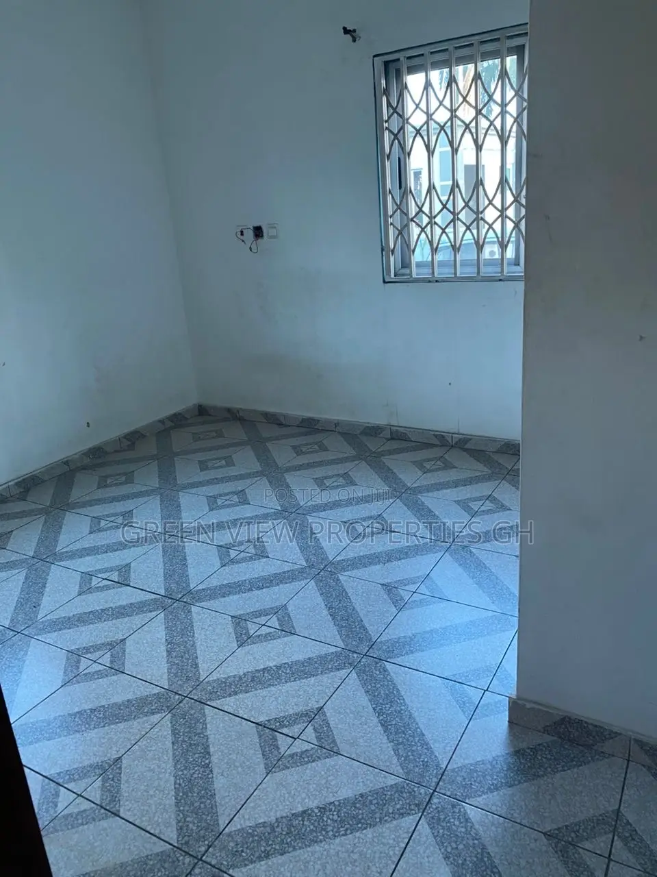2bdrm Apartment in West Hills Mall Area for rent