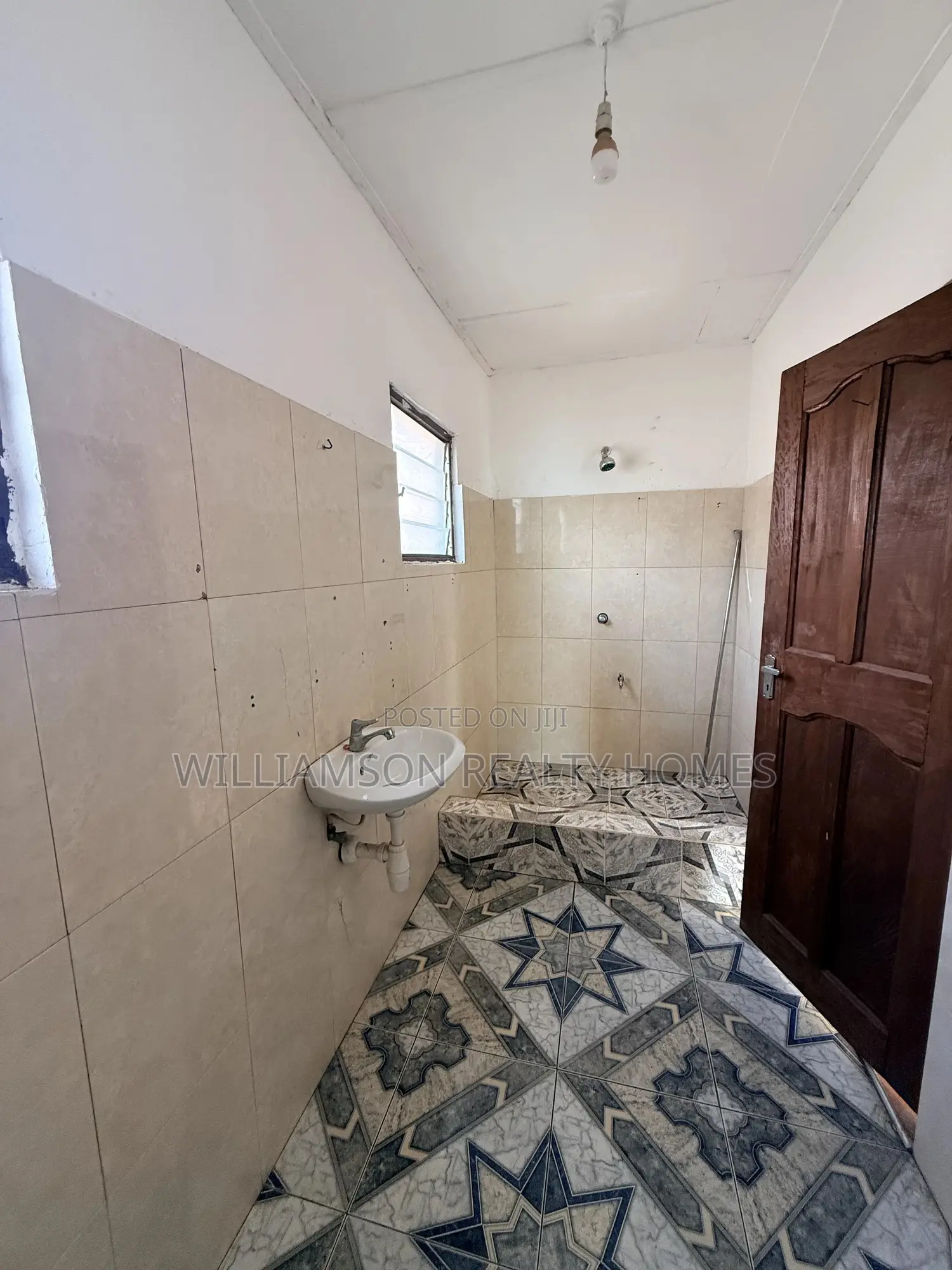 3bdrm Apartment in Hfc Estate Area, Spintex for rent