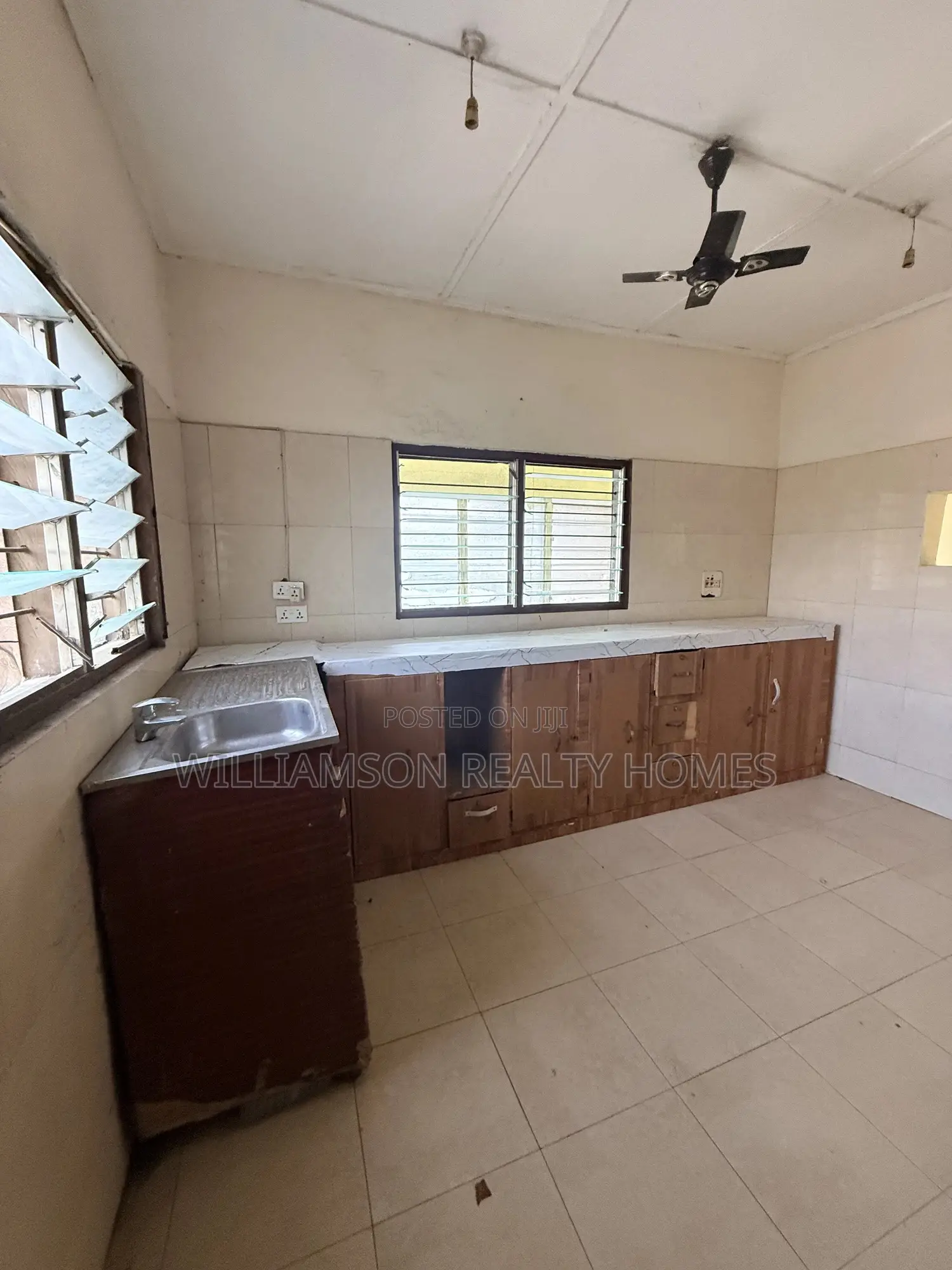 3bdrm Apartment in Hfc Estate Area, Spintex for rent