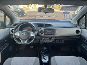 Toyota Vitz 1.3 FWD 5dr 2013 Black
