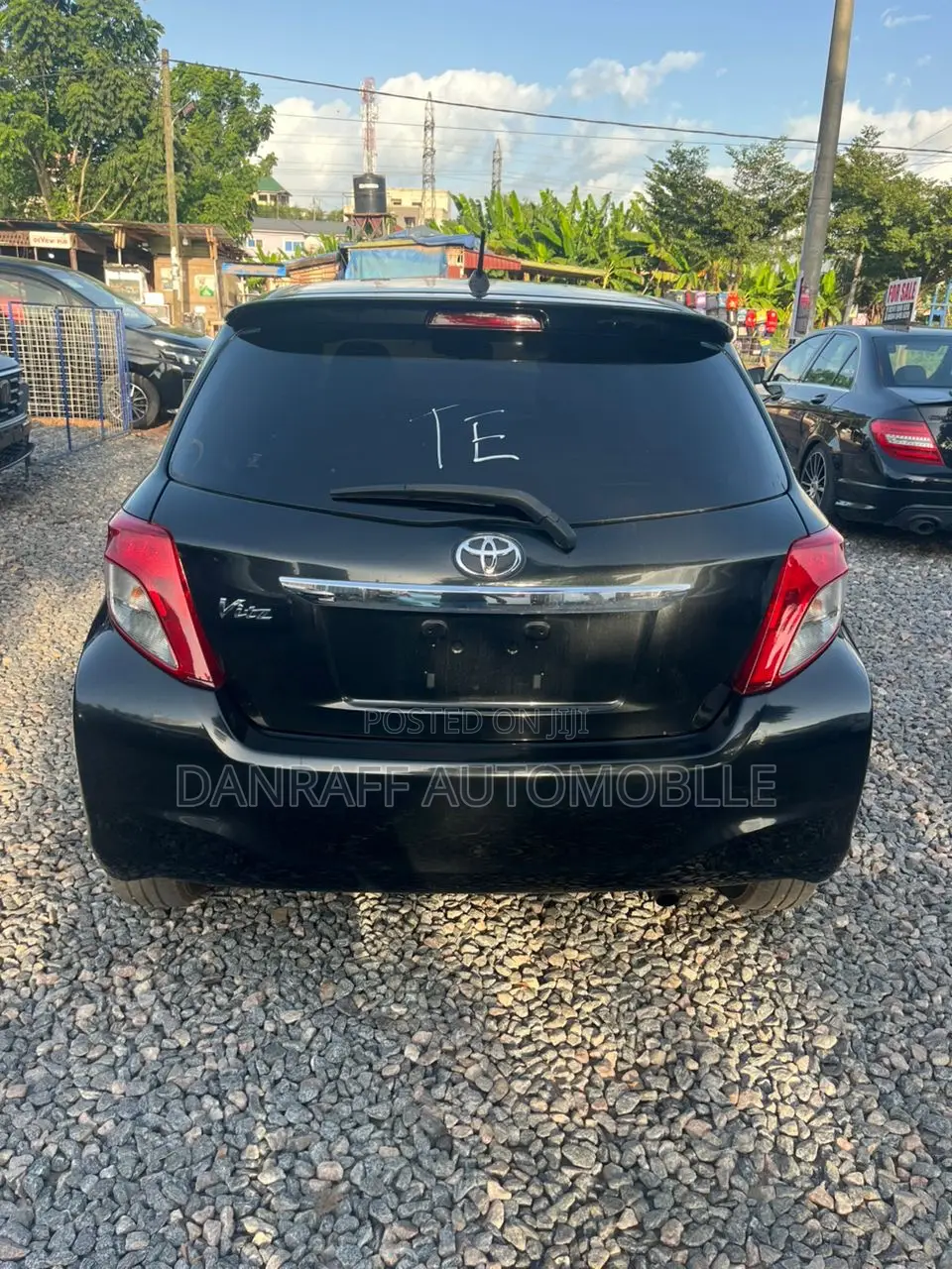 Toyota Vitz 1.3 FWD 5dr 2013 Black