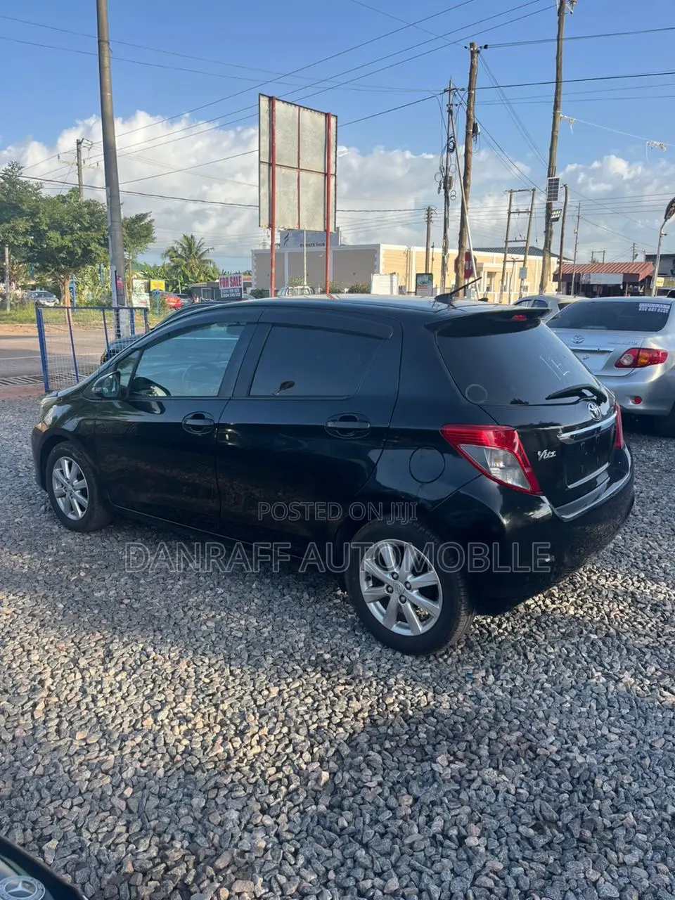 Toyota Vitz 1.3 FWD 5dr 2013 Black