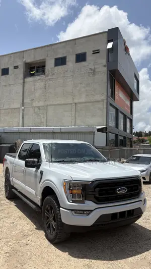 Ford F-150 XLT 2022 White