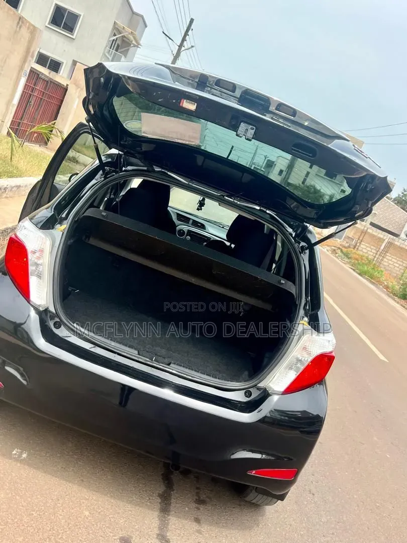 Toyota Yaris LE Hatchback 5dr 2015 Black