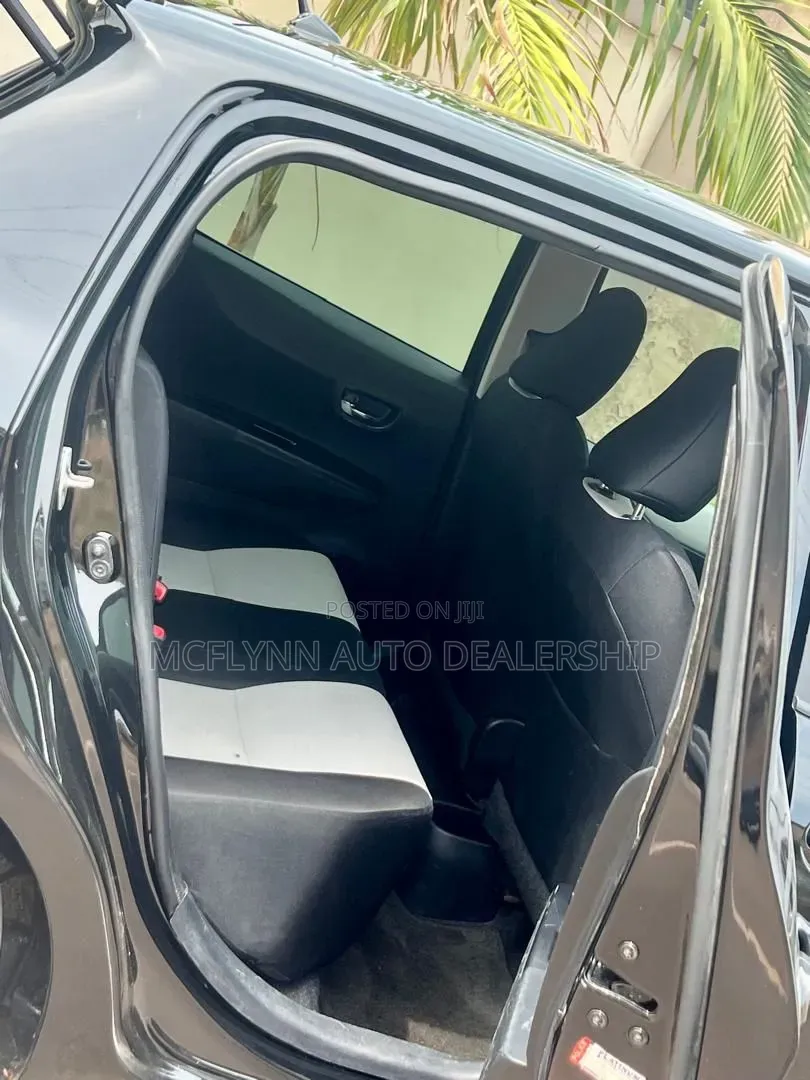 Toyota Yaris LE Hatchback 5dr 2015 Black