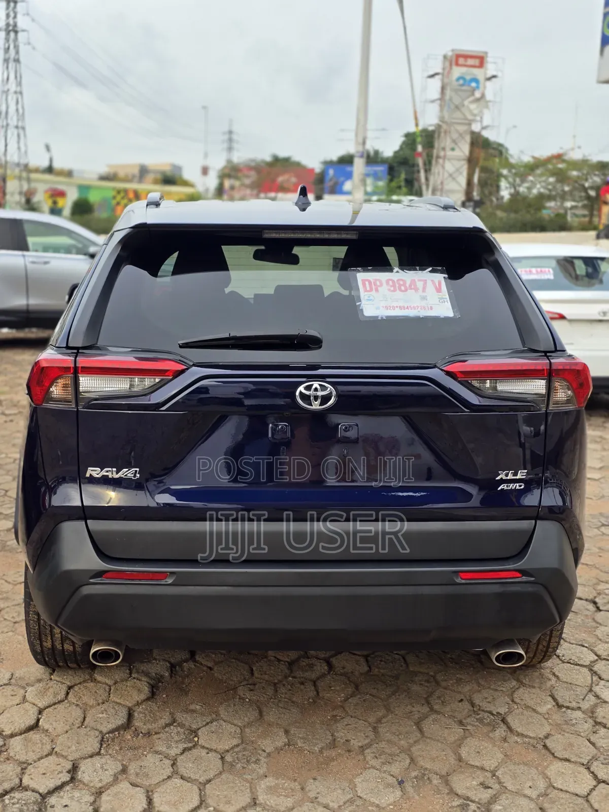 Toyota RAV4 XLE 2021 Blue