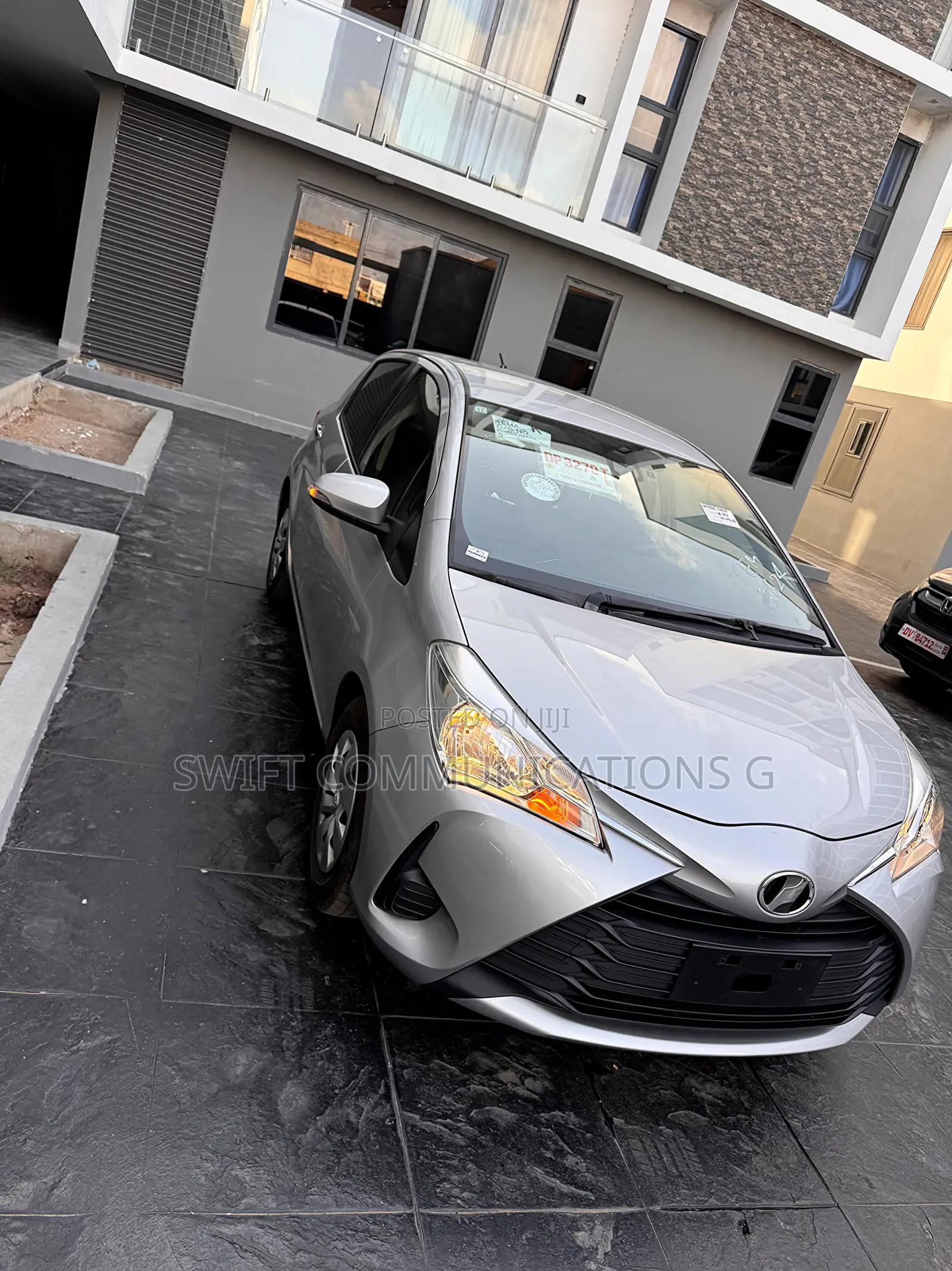 Toyota Vitz 1.3 FWD 5dr 2017 Silver