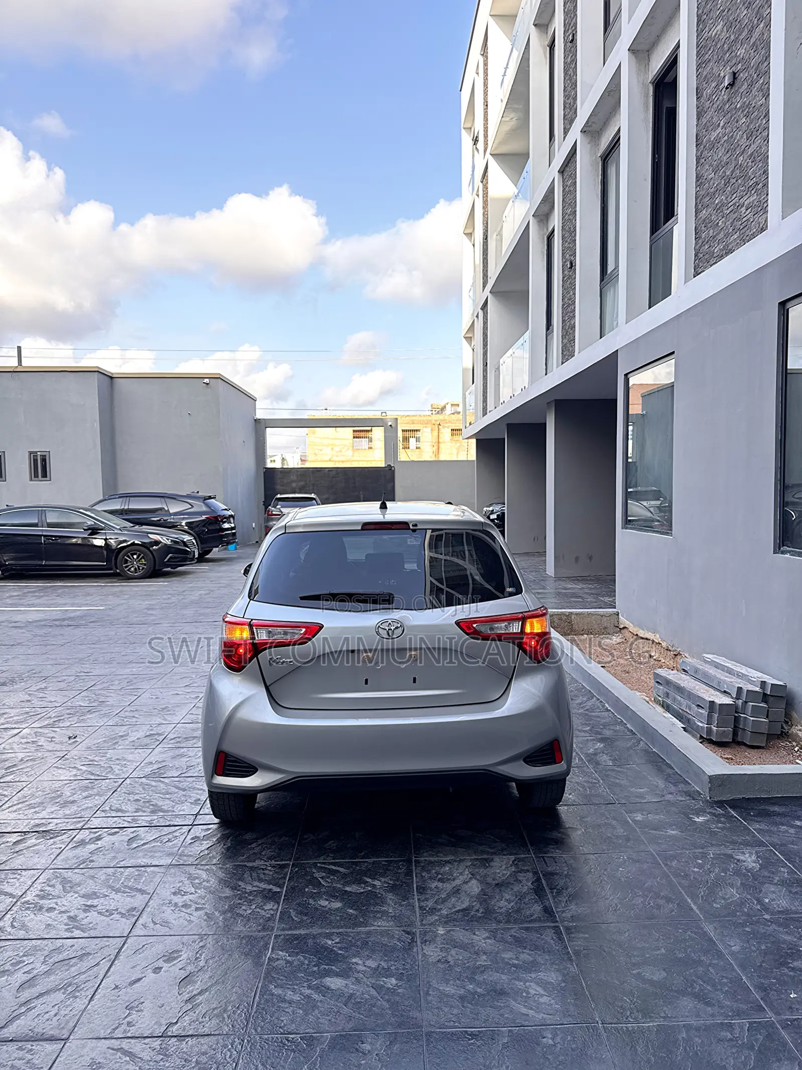 Toyota Vitz 1.3 FWD 5dr 2017 Silver