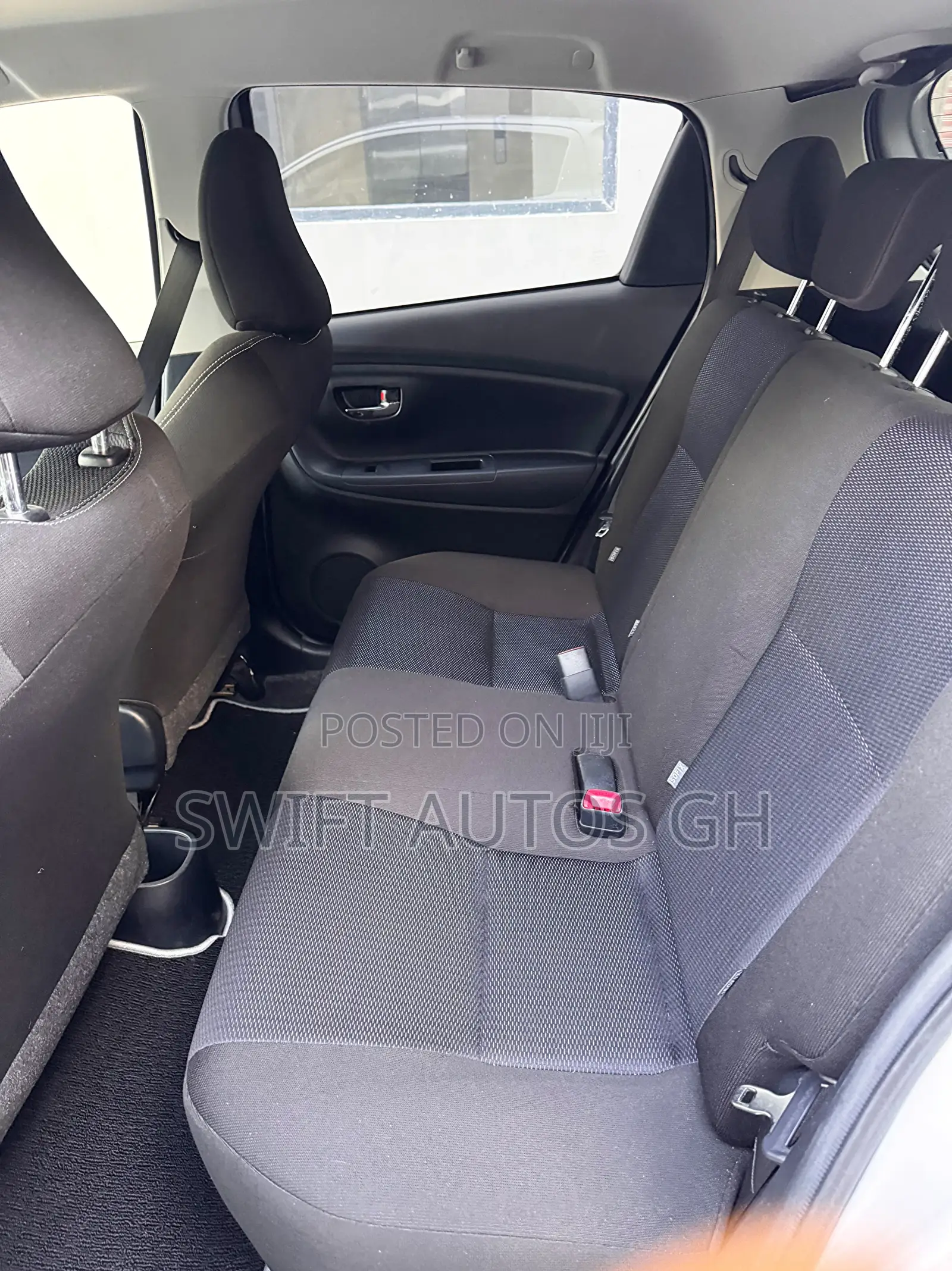 Toyota Vitz 1.3 FWD 5dr 2017 Silver