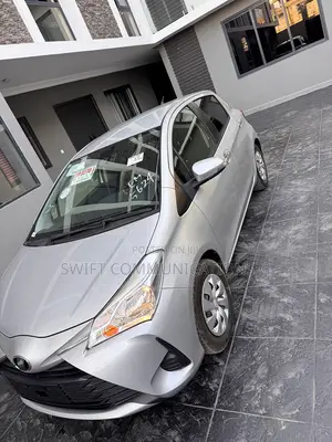 Toyota Vitz 1.3 FWD 5dr 2017 Silver
