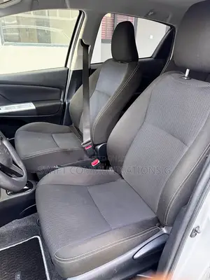 Toyota Vitz 1.3 FWD 5dr 2017 Silver
