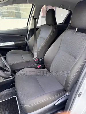 Toyota Vitz 1.3 FWD 5dr 2017 Silver