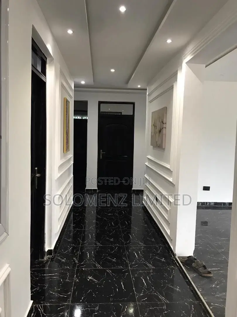 6bdrm Apartment in Takoradi for sale