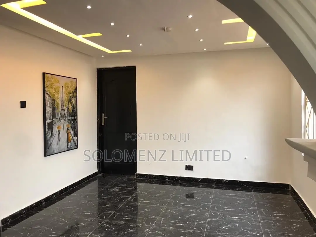 6bdrm Apartment in Takoradi for sale