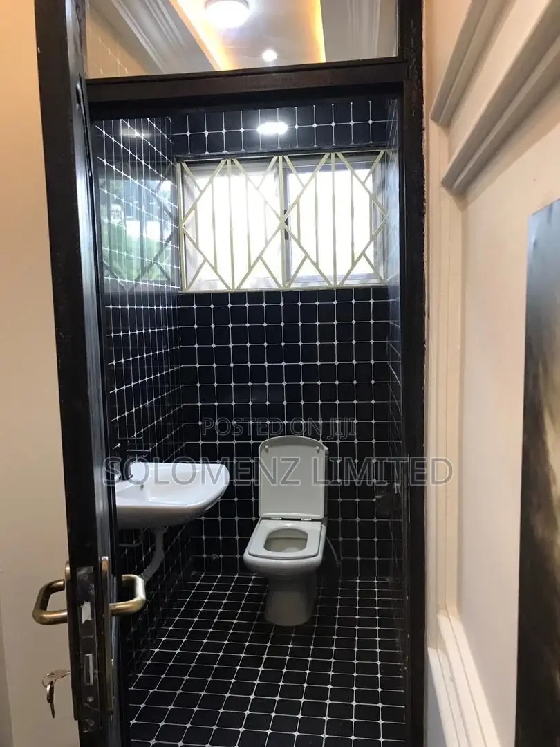 6bdrm Apartment in Takoradi for sale