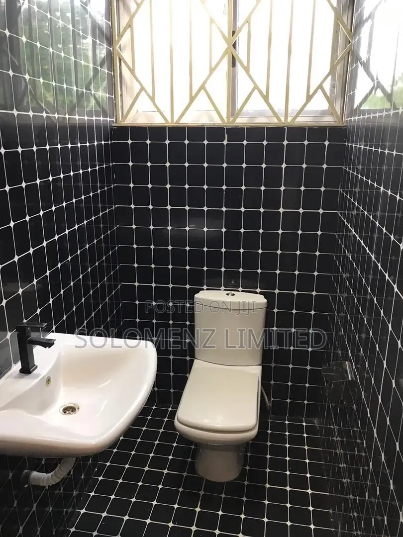 6bdrm Apartment in Takoradi for sale
