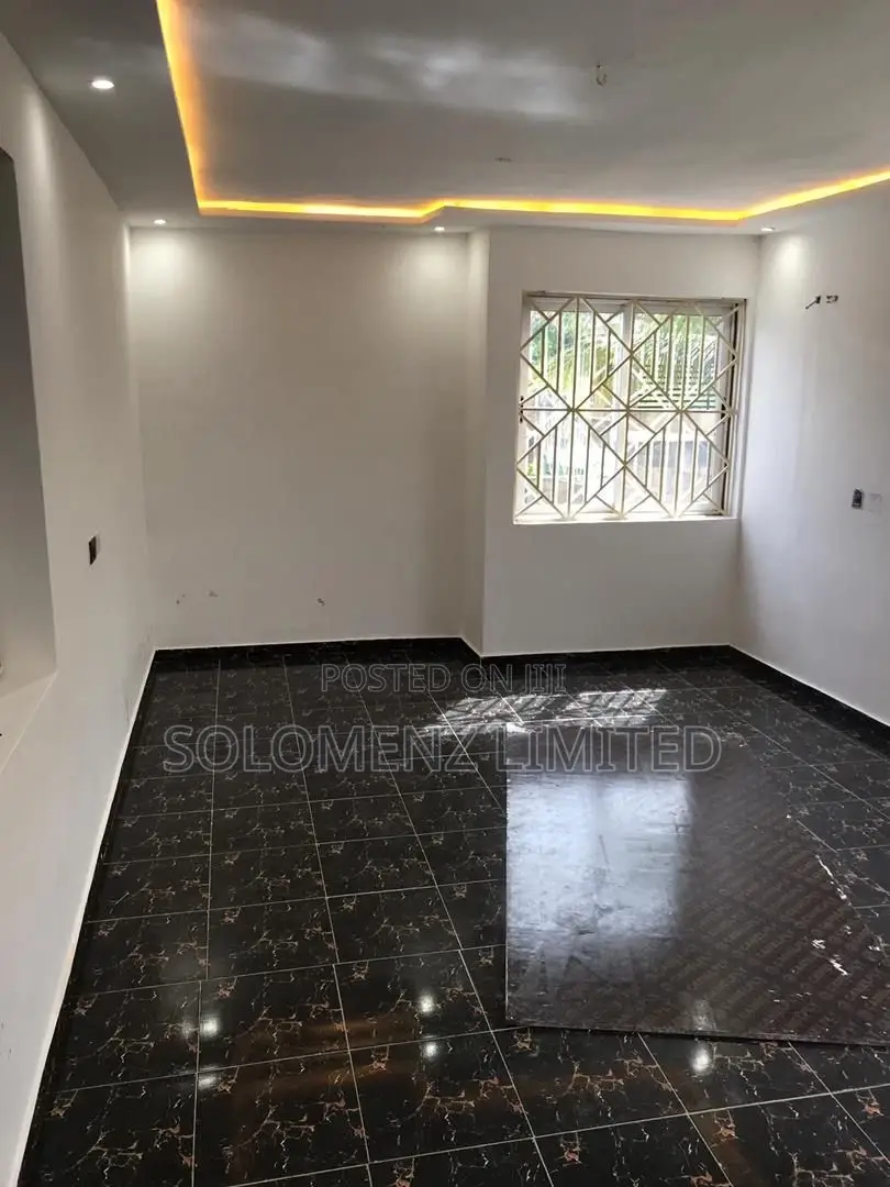 6bdrm Apartment in Takoradi for sale