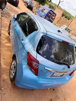 Toyota Vitz 1.3 FWD 5dr 2015 Blue
