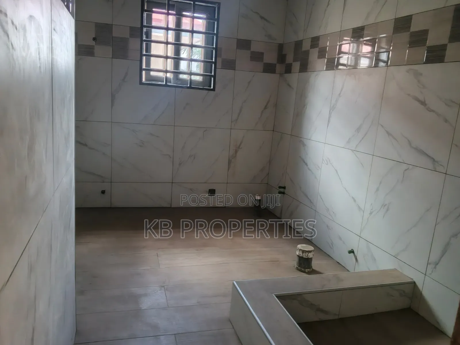 4bdrm Duplex in Kb Properties, A&C Mall Area for sale