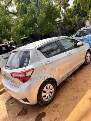 Toyota Vitz 1.3 FWD 5dr 2018 Gray