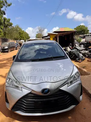 Toyota Vitz 1.3 FWD 5dr 2018 Gray
