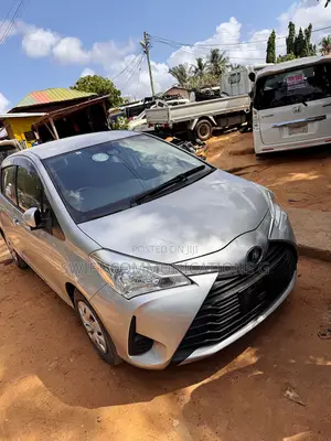 Toyota Vitz 1.3 FWD 5dr 2018 Gray