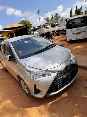 Toyota Vitz 1.3 FWD 5dr 2018 Gray