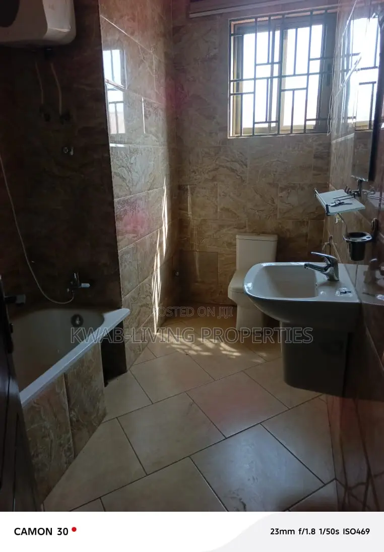 4bdrm House in Adenta for rent