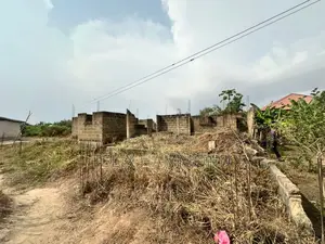 1plot of Land for Sale With Uncompleted 5 Bedrooms