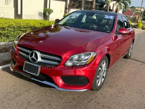 Mercedes-Benz C300 Luxury Sedan RWD (2.0L 4cyl 7A) 2017 Red