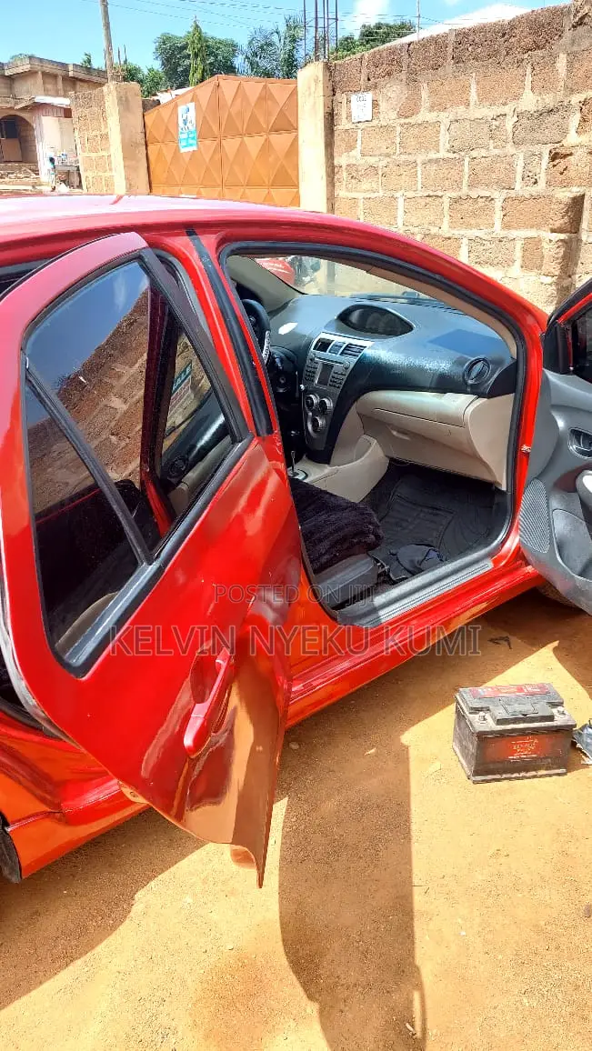 Toyota Yaris 2009 Red