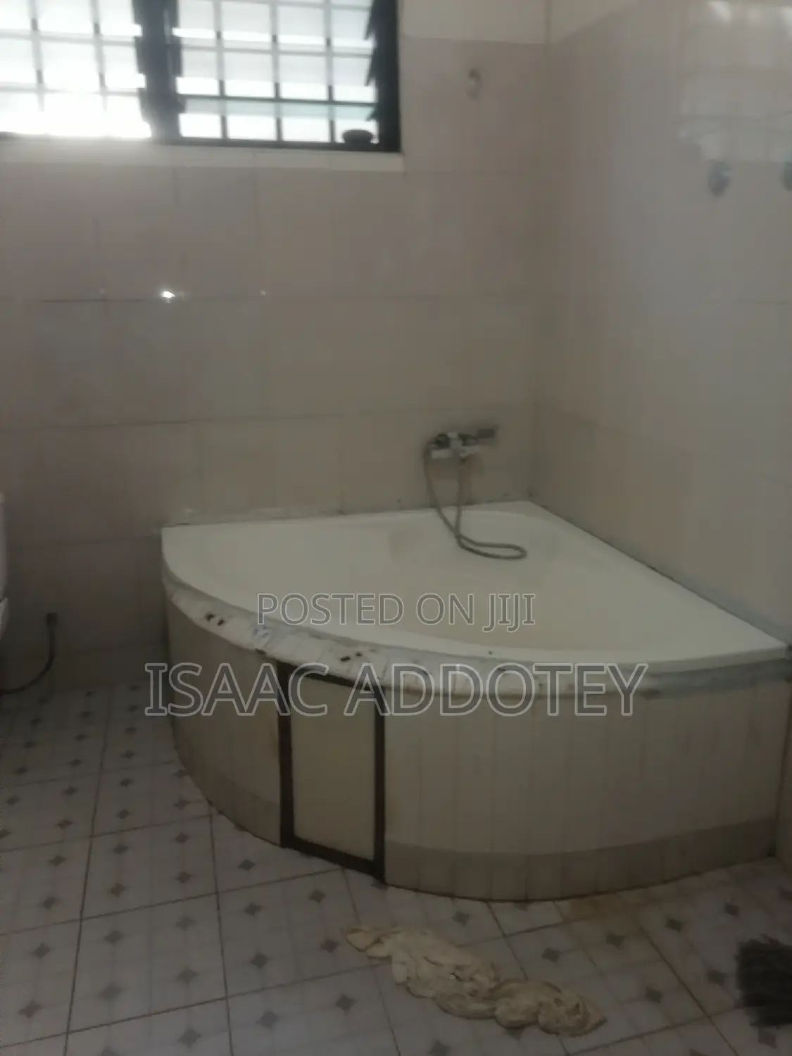 1bdrm Apartment in Chamber And Hall, Baatsona Total for rent
