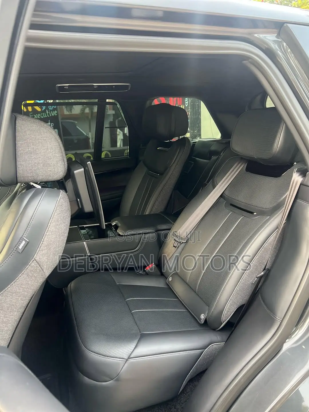 Land Rover Range Rover SV SWB 2023 Gray