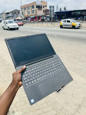 Laptop Lenovo V130-15IKB 8GB Intel Core i5 SSD 256GB