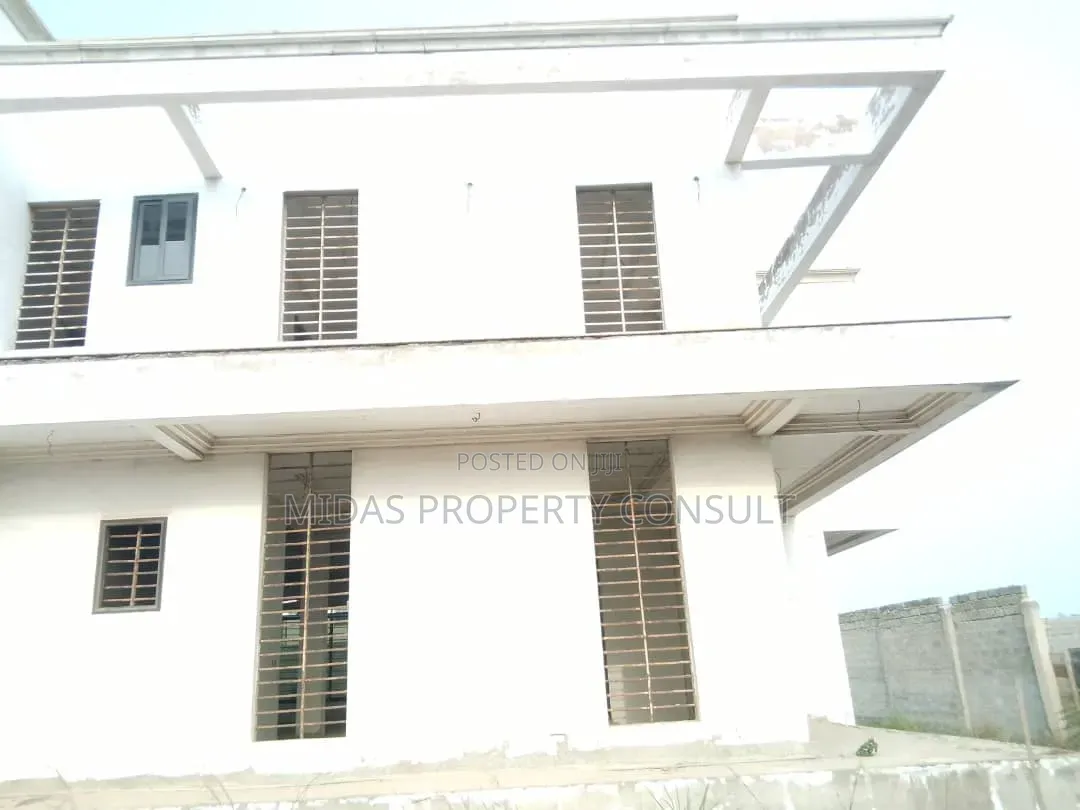 5bdrm House in Prampram for sale