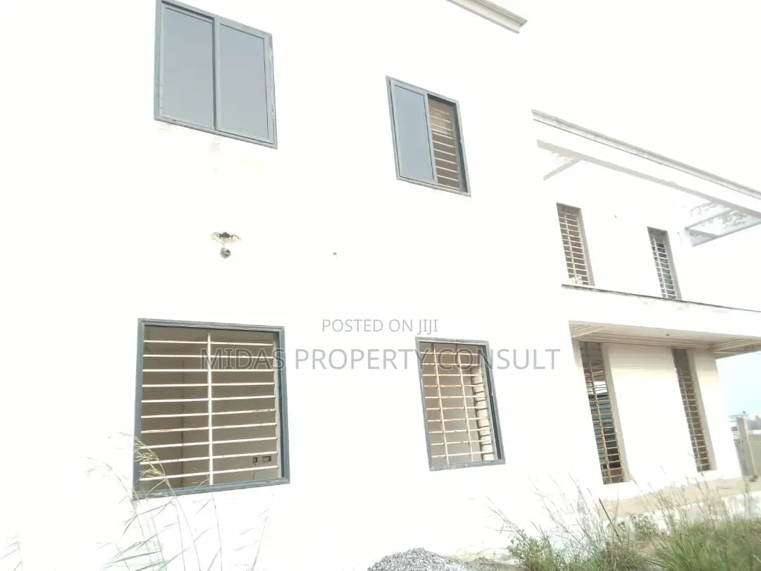 5bdrm House in Prampram for sale